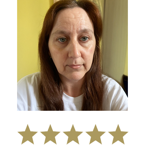 Hair Volume™ Post Menopause 10 Woman smiling with five stars beneath