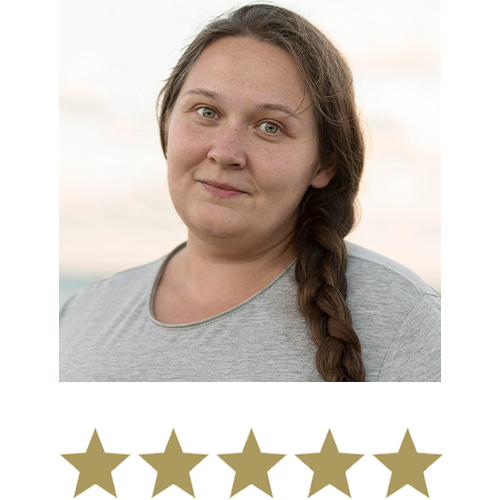 Irish™ Sea Moss 2 Woman smiling with five stars displayed underneath.