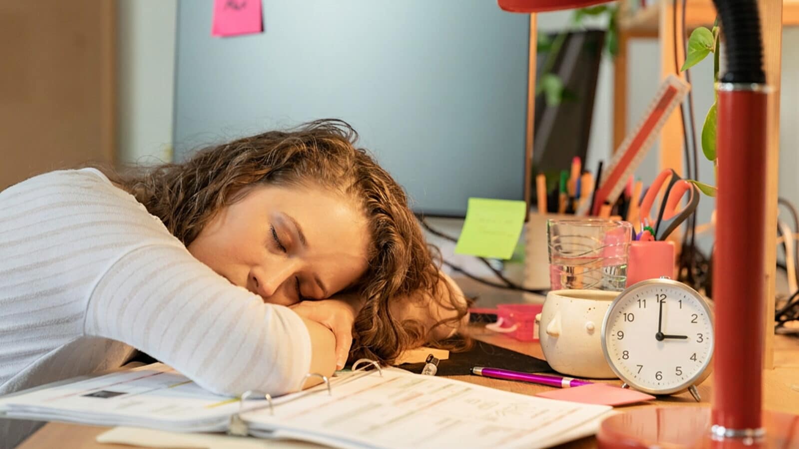 The Afternoon Slump Why Does Your Energy Crash at 3pm 1